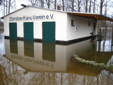 das Bootshaus beim Hochwasser im Januar 2011